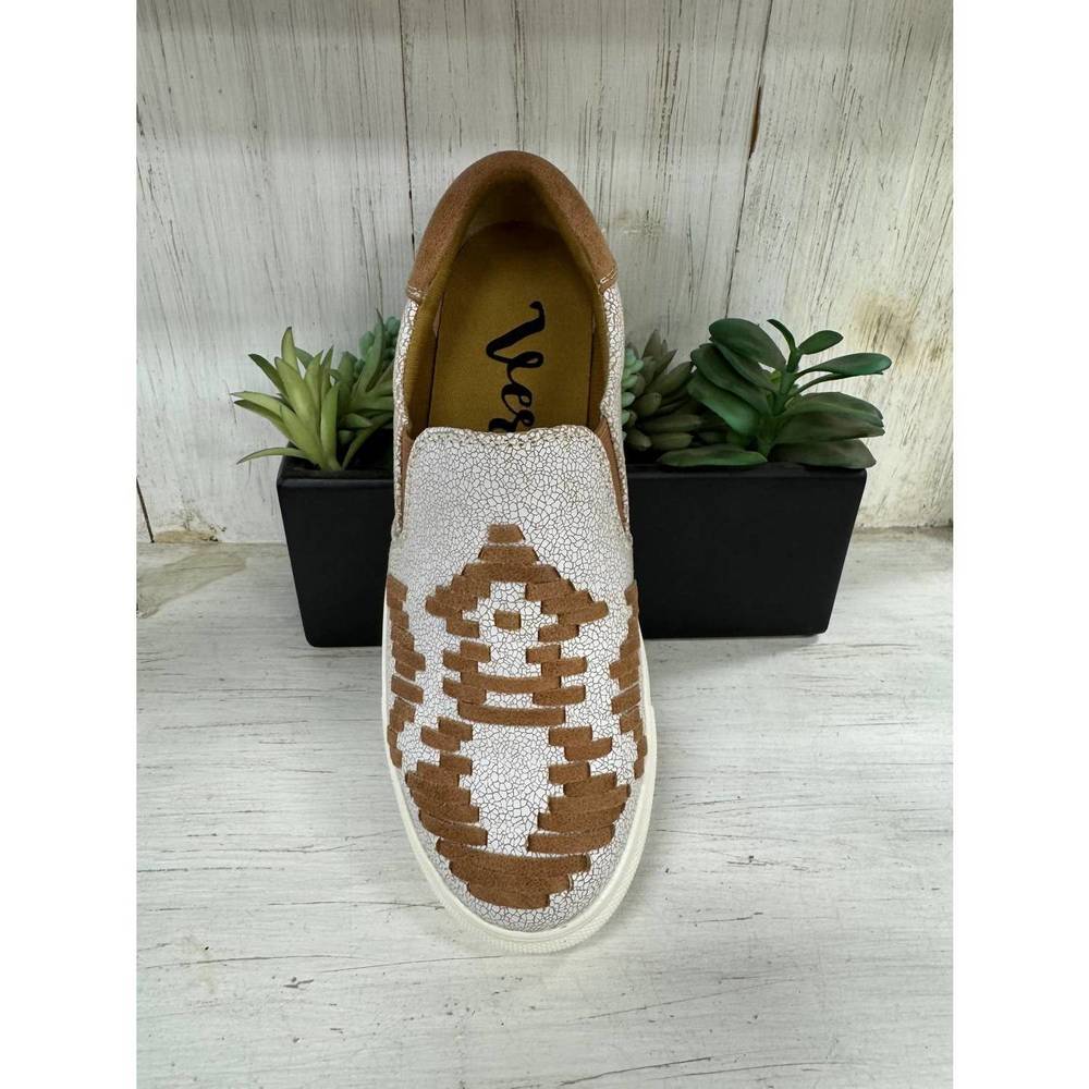 NEW VERY G women's stitched aztec slide in tan